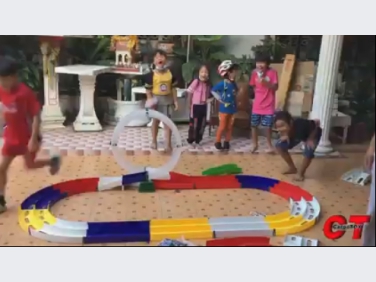 ภาพบรรยากาศที่เด็กๆมาเล่นรถทามิย่า กับชุดรางเล่นรถทามิย่า